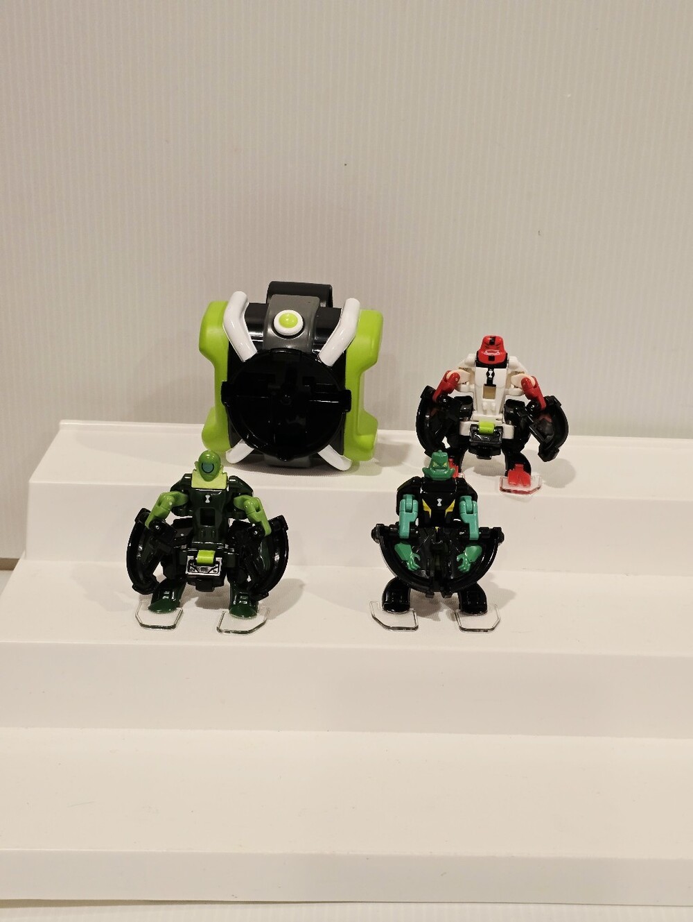 Ben 10 Omni Launch Fourarms, Diamondhead & Wildvine Battle Figures